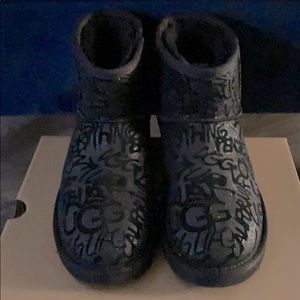 COPY - Ugh graffiti mini boots